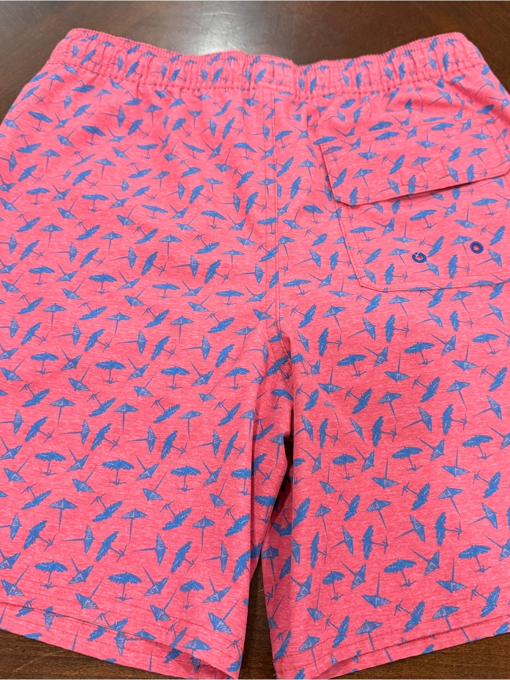 Vineyard Vines Pink Swim Shorts with Blue Umbrella Print Sz L (16) - Picture 7 of 9